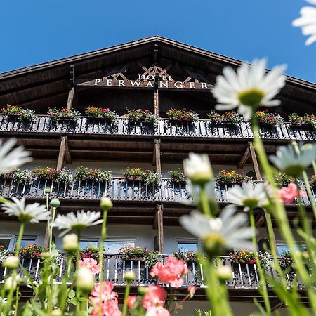 Hotel & Appartements Perwanger フィエー エクステリア 写真